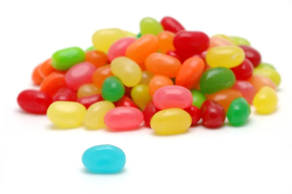 Blue jelly bean stand out — Stock Photo, Image