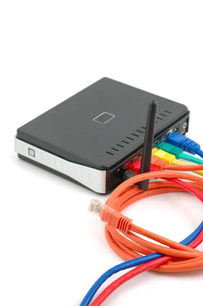 Kable i router bezprzewodowy — Zdjęcie stockowe