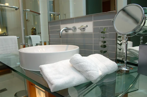Bath towels in hotel bathroom — Stock Photo, Image