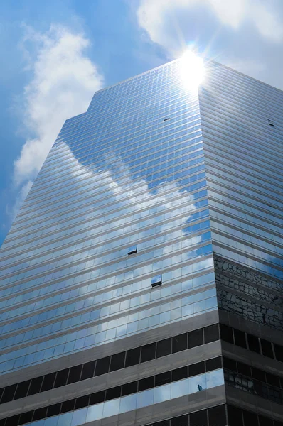 Reflection on skyscraper — Stock Photo, Image