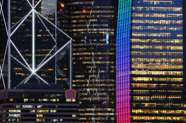 Escena nocturna de edificios comerciales — Foto de Stock