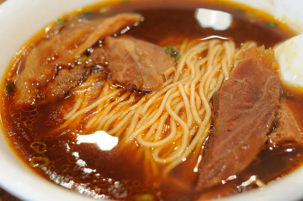 Sopa de fideos de carne estofada —  Fotos de Stock