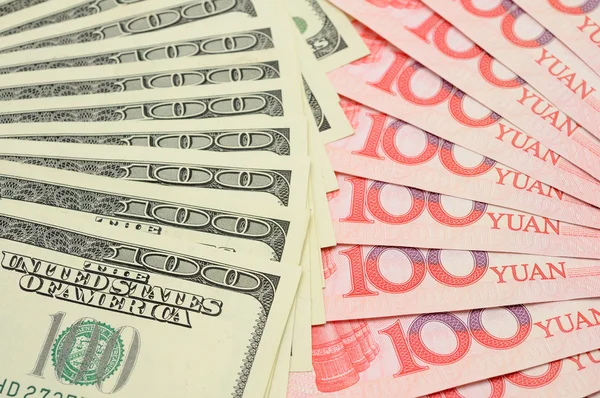 Dólar estadounidense abanderado y yuan de China —  Fotos de Stock