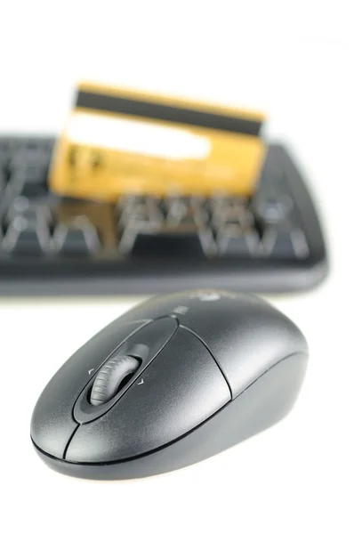 ワイヤレス マウス、キーボード、クレジット カード — ストック写真