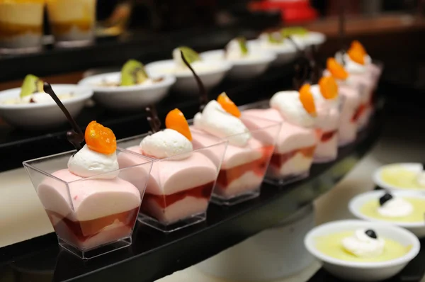 Erdbeer-Mousse-Dessert — Stockfoto