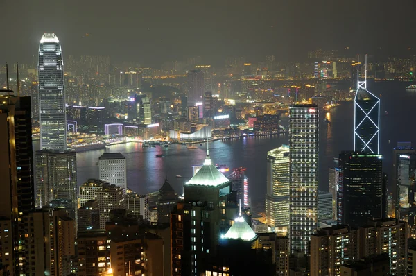 Ночная сцена в Гонконге — стоковое фото