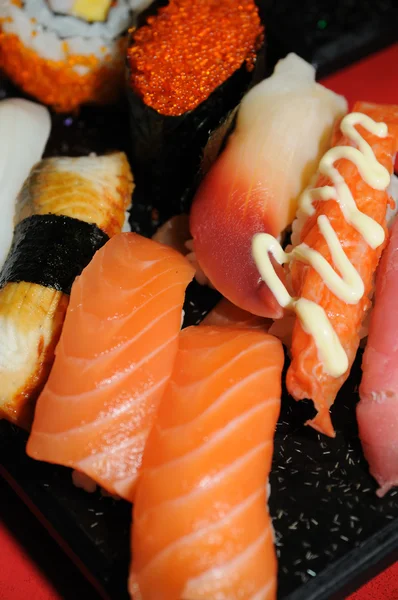 Assiette de sushi assortie — Photo