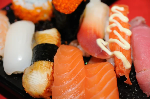 Assiette de sushi assortie — Photo