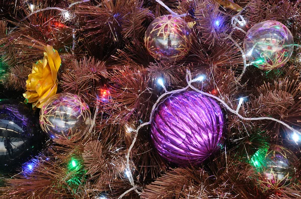 Ornements de Noël sur l'arbre — Photo