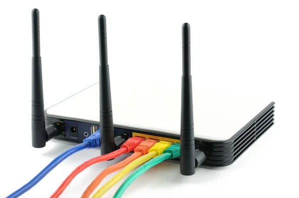Drahtloser Router mit Kabeln — Stockfoto