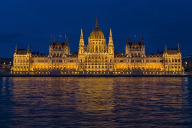 Budapeşte Parlamentosu gece yakın çekim