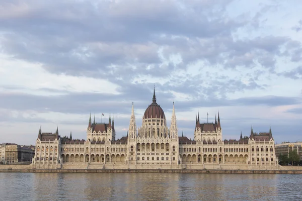 ブダペスト国会議事堂のクローズ アップ — ストック写真