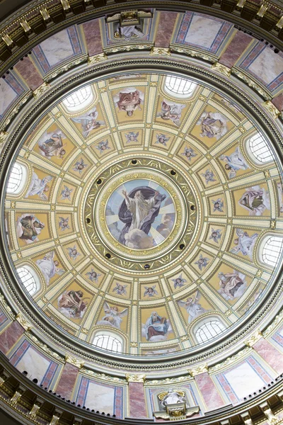 Basilique Saint-Étienne, coupole avec fresque de Dieu — Photo