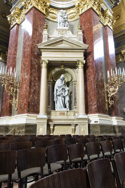 St. Stephen's Basilica, statues of interior — Stock Photo, Image