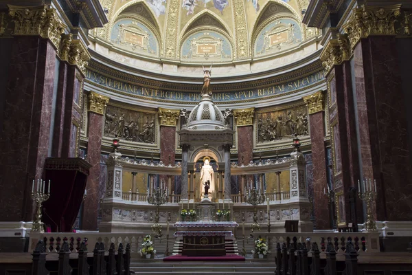 Bazilika svatého Štěpána, oltář — Stock fotografie