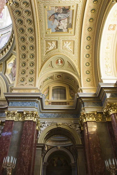St. stephen's Basiliek interieur met mozaïek — Stockfoto