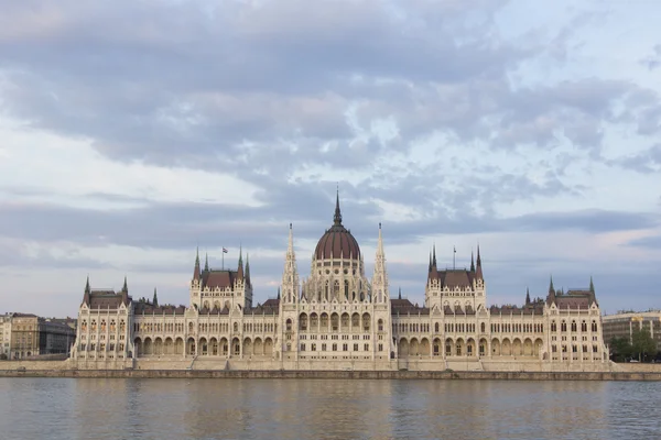 ブダペスト国会議事堂のショット — ストック写真