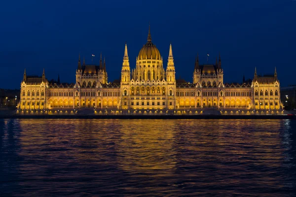 Budapeste Parlamento noite close-up — Fotografia de Stock