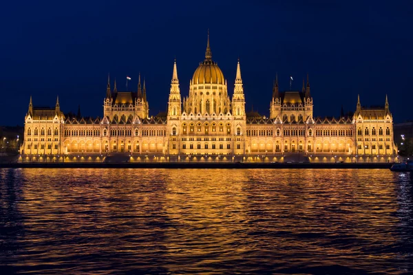 Budapest parlamento noche primer plano —  Fotos de Stock