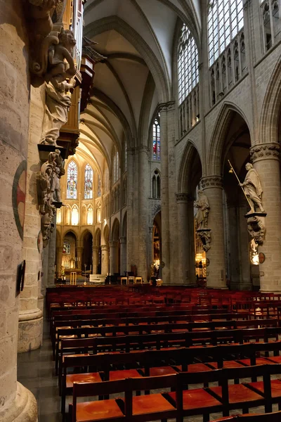 Statuen im Inneren der Kathedrale St. Michael und St. Gudula, Brüssel — Stockfoto