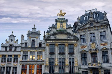 grand place, brussels, süslü binalar