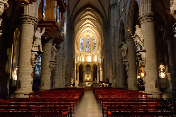 Interior de la Catedral de San Miguel y Santa Gúdula, Bruselas — Foto de Stock