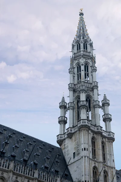 Toren van het stadhuis van de grand place, Brussel — Stockfoto