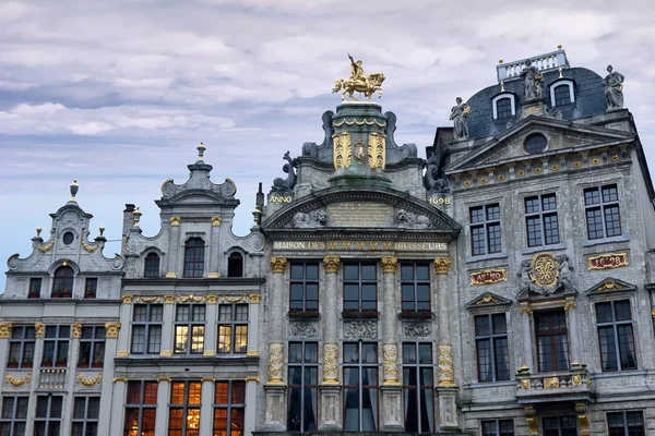 Vyzdobené budovy grand place, Brusel — Stock fotografie