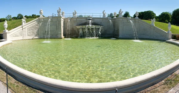 Fuente cerca del Castillo de Belvedere en Viena —  Fotos de Stock