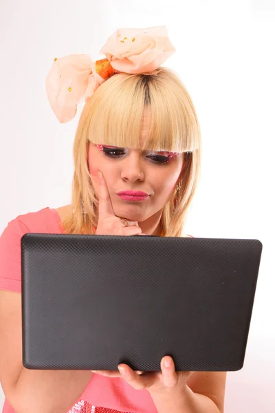 Blond girl with laptop — Stock Photo, Image