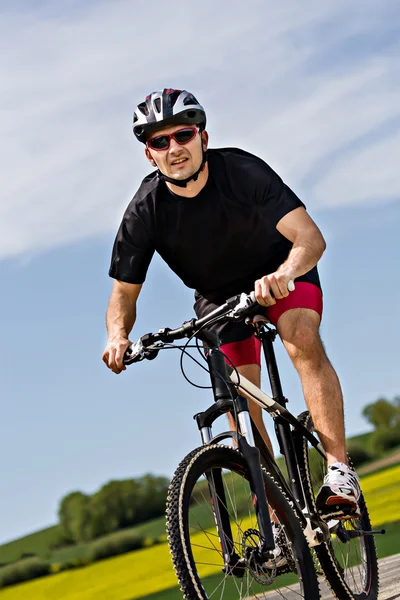 Uomo ciclista — Foto Stock