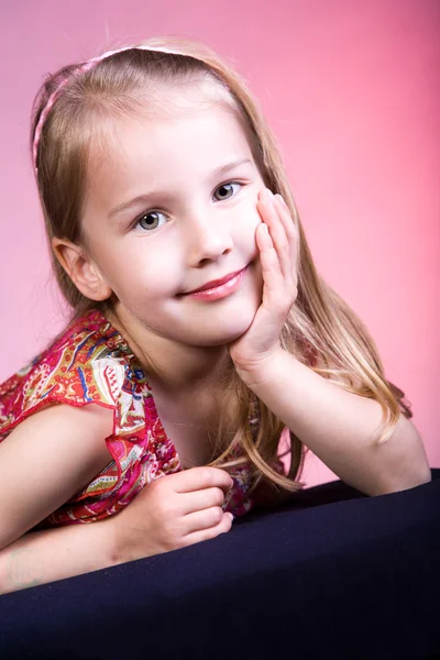 一个年轻女孩的肖像 — 图库照片