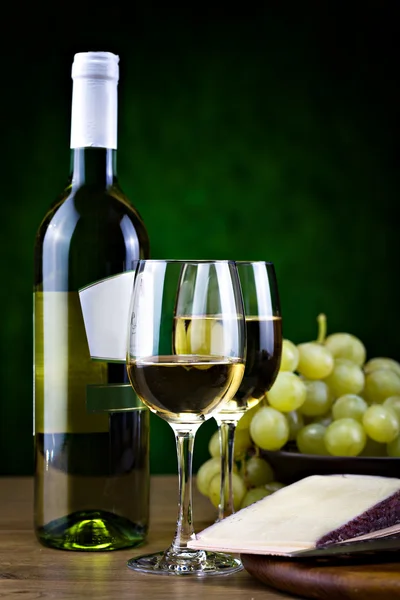 White wine and cheese — Stock Photo, Image