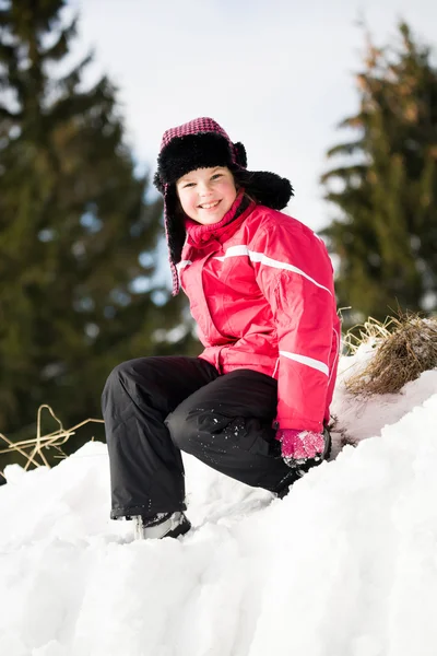 Retrato de inverno de uma menina — Fotografia de Stock