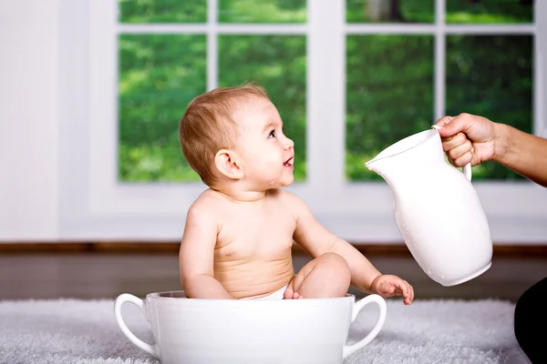 Banho de bebê — Fotografia de Stock