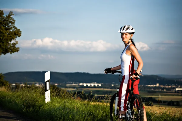 자전거 여자 — 스톡 사진