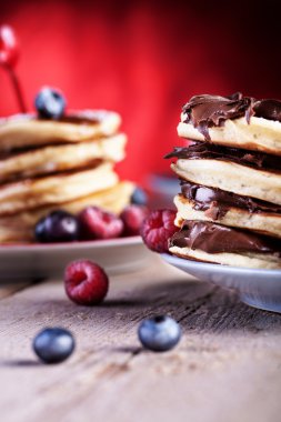 Ahududu ile Pancakes