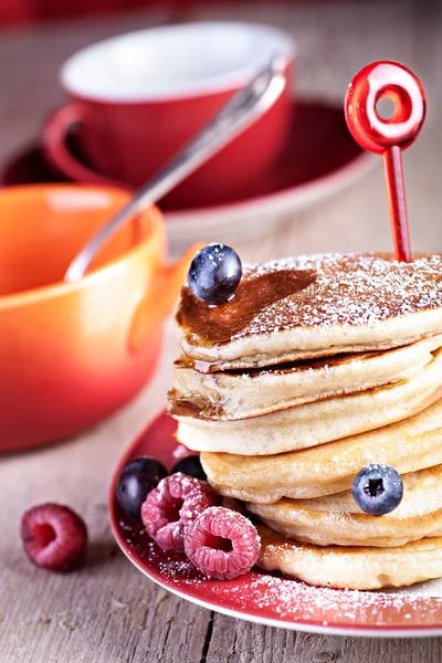 Ahududu ile Pancakes — Stok fotoğraf