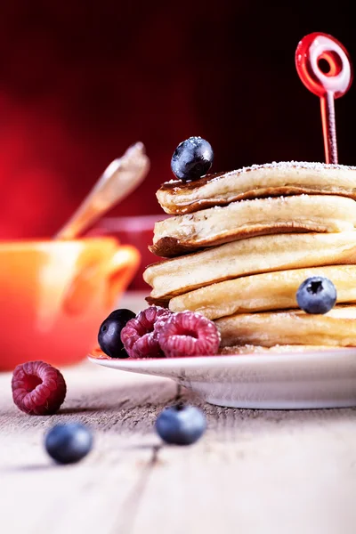 Pancakes with raspberries — Stock Photo, Image