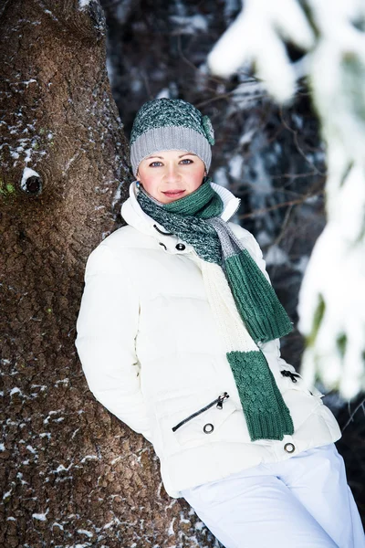 Zimní portrét ženy — Stock fotografie