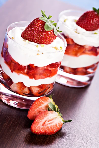 Quark with strawberries — Stock Photo, Image