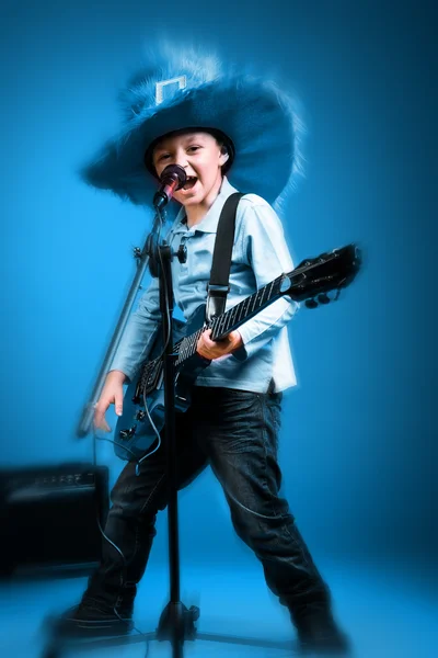 Chłopiec rock and rolla — Zdjęcie stockowe