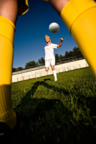サッカーの女の子 — ストック写真
