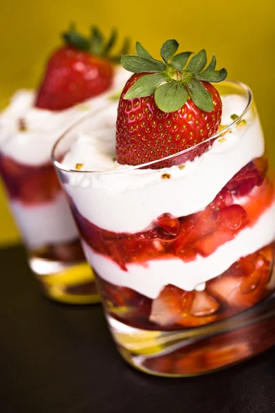 Quark with strawberries — Stock Photo, Image