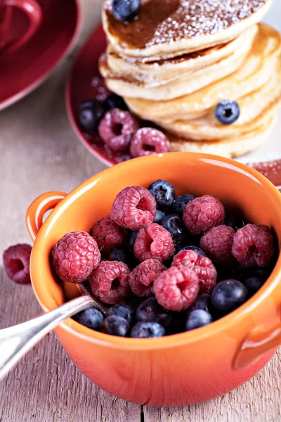 Blueberry and raspberries — Zdjęcie stockowe
