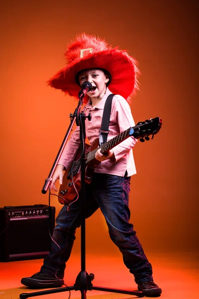 Chłopiec rock and rolla — Zdjęcie stockowe