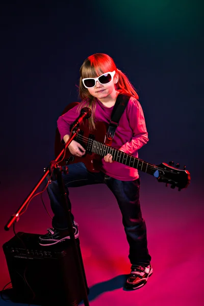 Rock-'n-roll meisje — Stockfoto