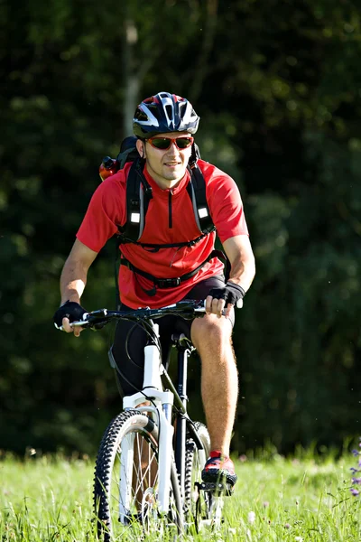 Adam Bisiklete binme — Stok fotoğraf