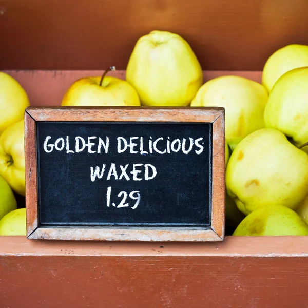 Golden delciious — Stock Photo, Image