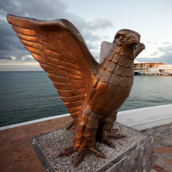 Gran águila de bronce —  Fotos de Stock